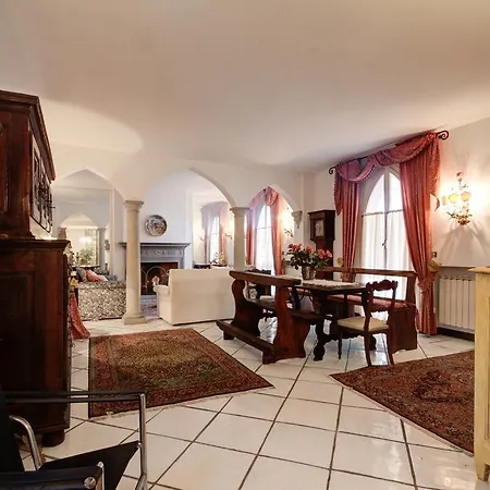 La Lussuosa Villa